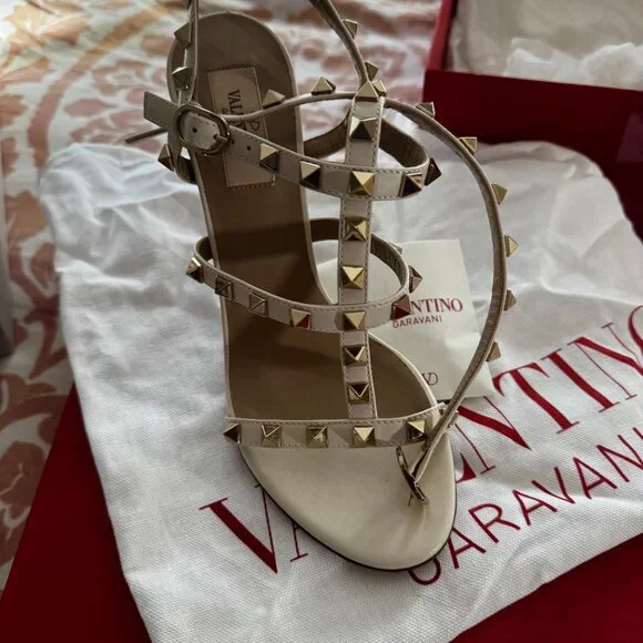 EUC Valentino White Patent Leather Rockstud Embellished T-Strap Sandals Sz 37 - Picture 8 of 10